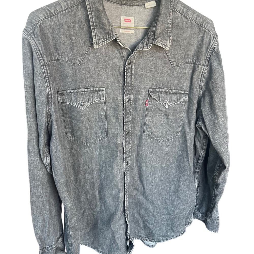 Levi's Button-Up Shirt